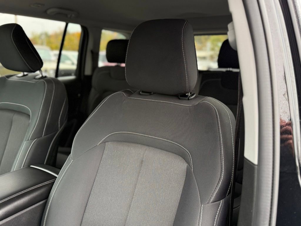 Used 2024 Jeep Grand Cherokee Laredo image 9