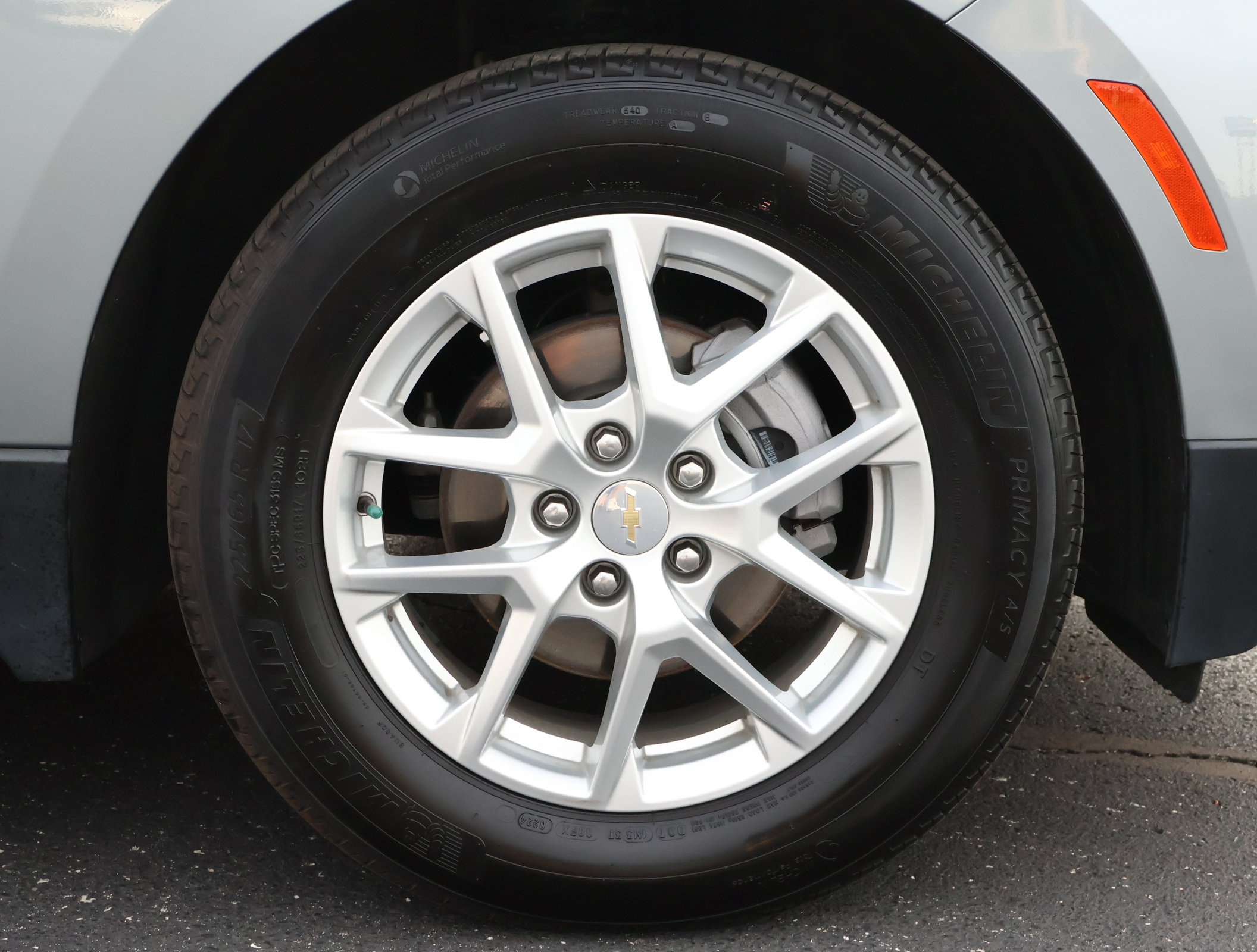 Used 2024 Chevrolet Equinox LT w/ LPO, Floor Liner Package FWD image 25