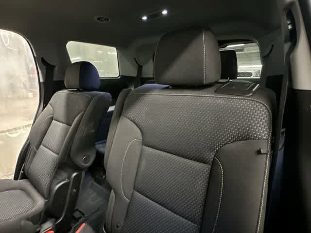 Used 2023 GMC Acadia SLE w/ Driver Convenience Package FWD image 18