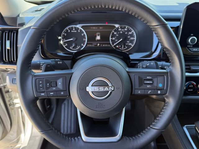 Used 2025 Nissan Pathfinder SV image 15