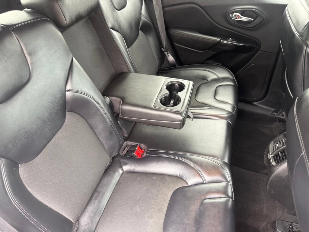 Used 2021 Jeep Cherokee Latitude Plus AWD/4WD image 46