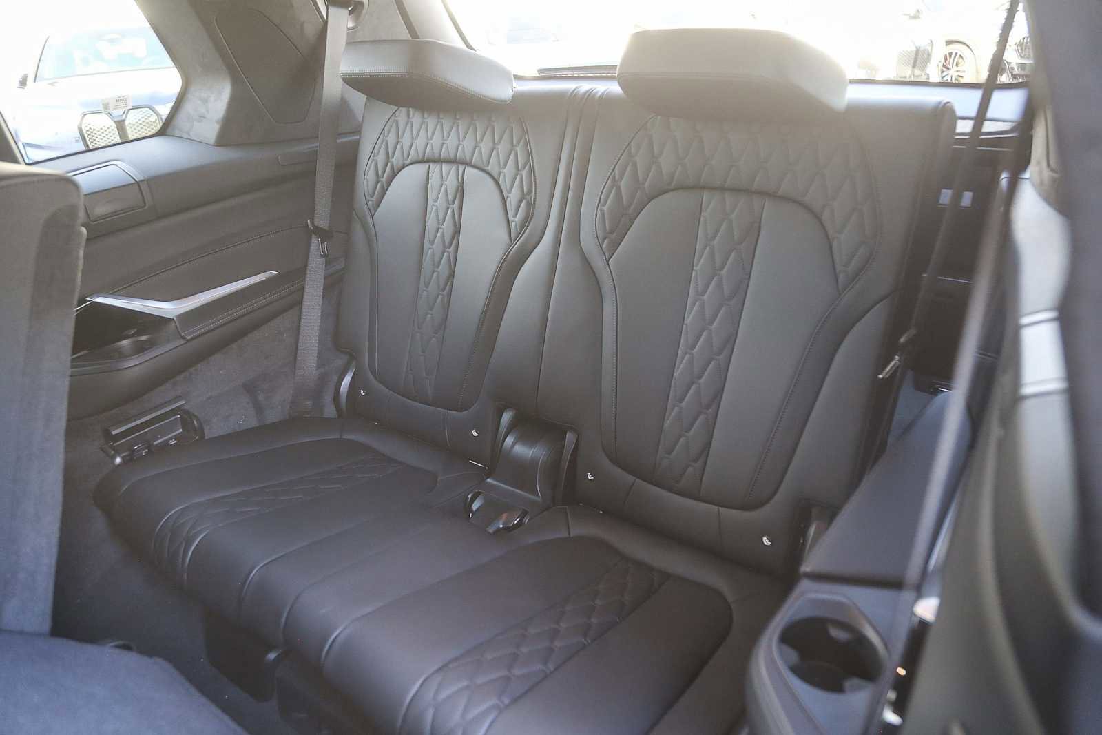 New 2026 BMW X7 M60i image 16