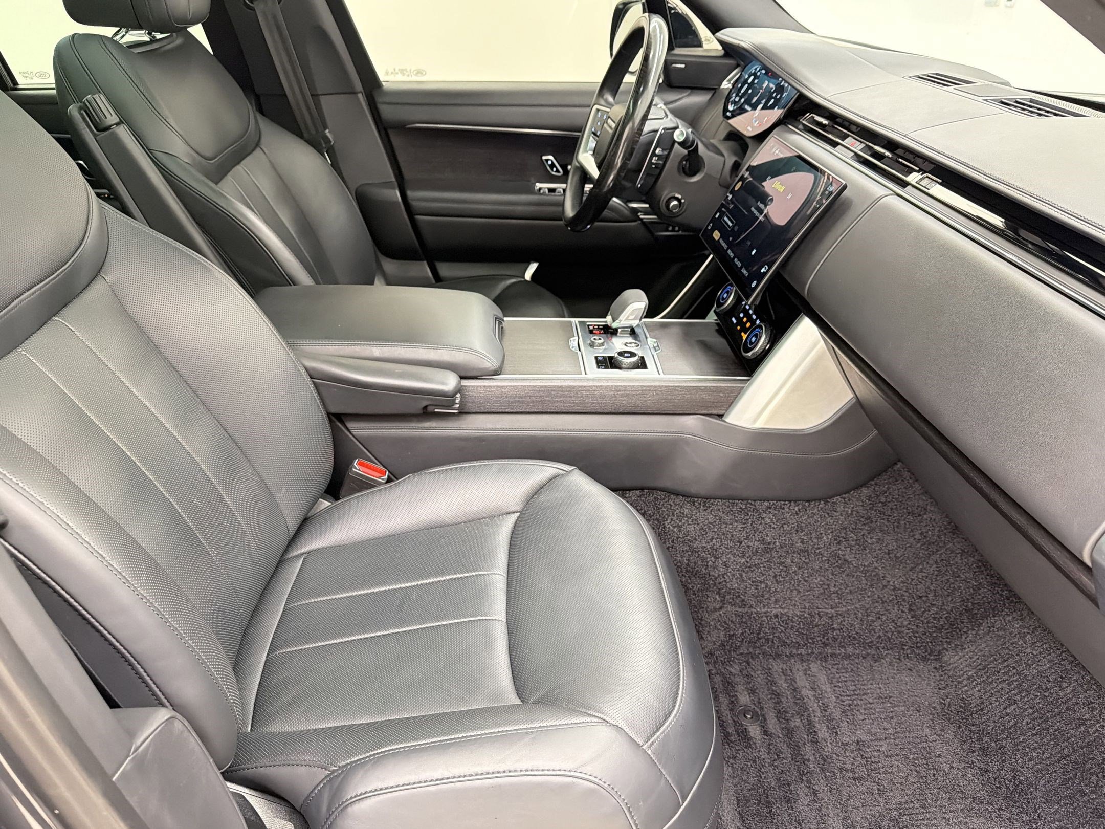 Used 2023 Land Rover Range Rover SE image 30