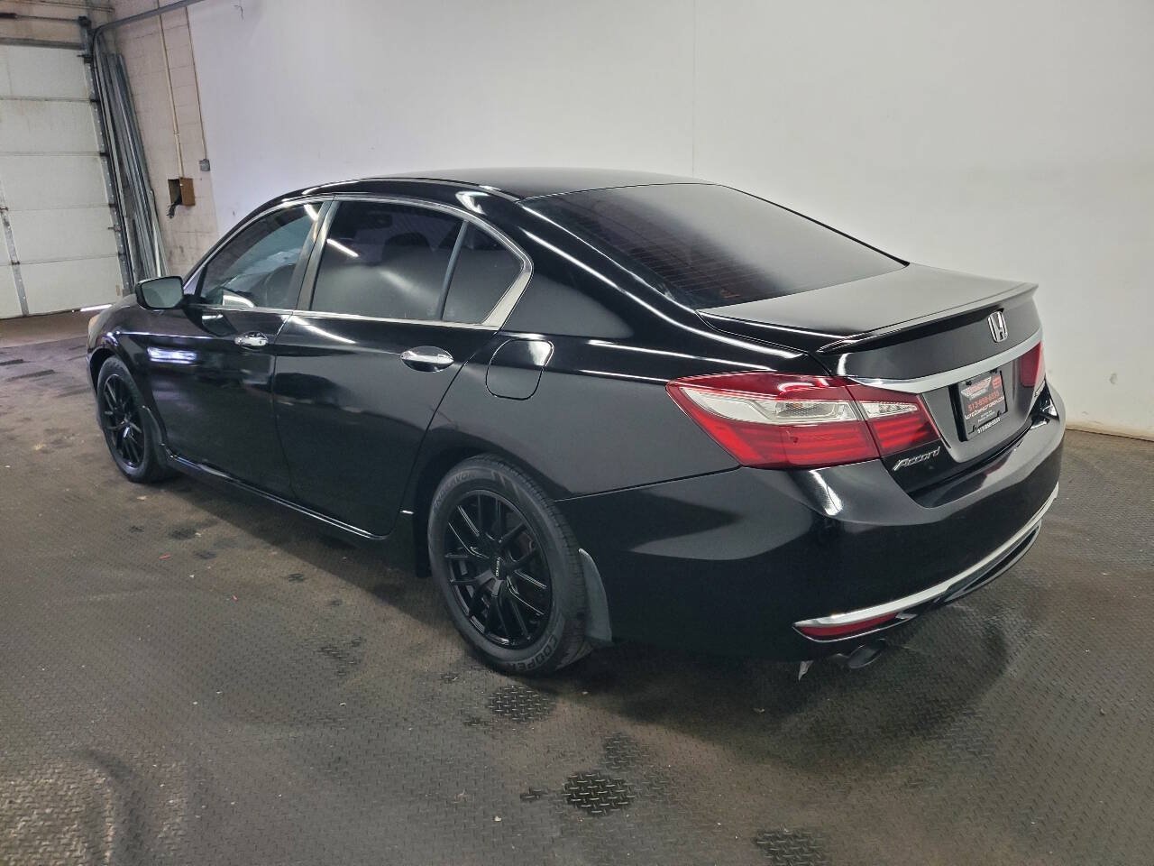 Used 2017 Honda Accord Sport image 5