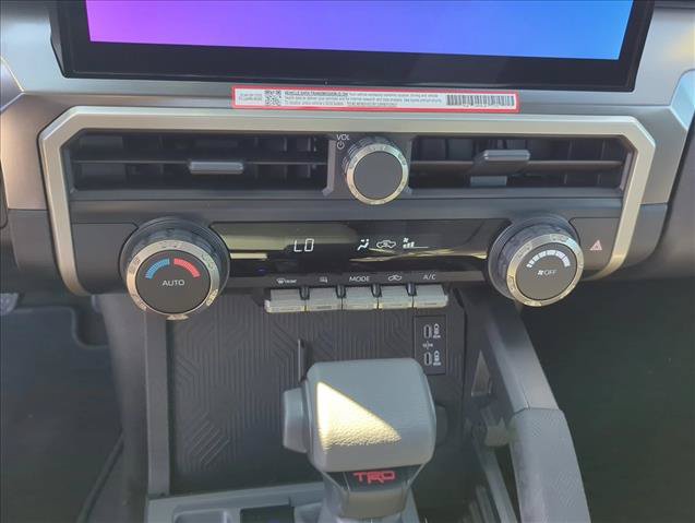 Certified 2025 Toyota Tacoma TRD Off-Road AWD/4WD image 21