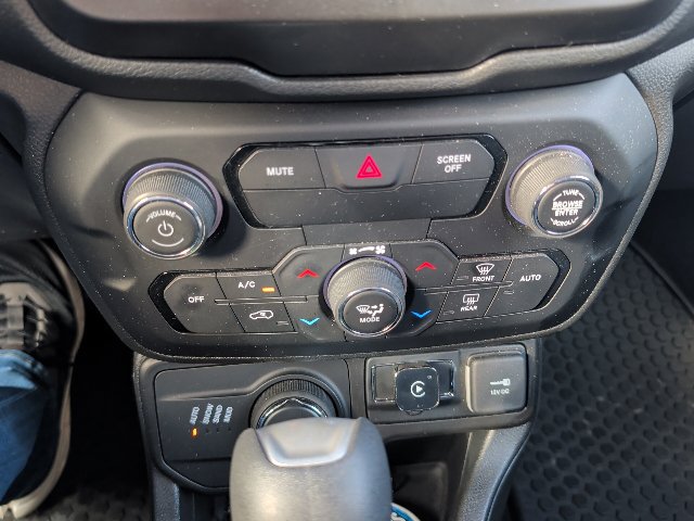 Used 2019 Jeep Renegade Latitude w/ Cold Weather Group AWD/4WD image 6