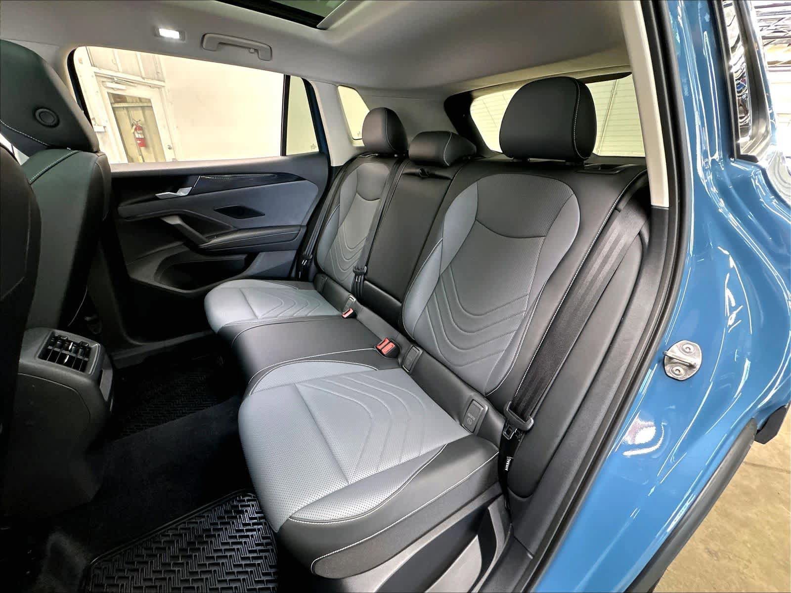 Certified 2025 Volkswagen Tiguan SE w/ Panoramic Sunroof Package AWD/4WD image 25