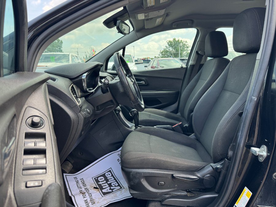 Used 2020 Chevrolet Trax LS FWD image 15
