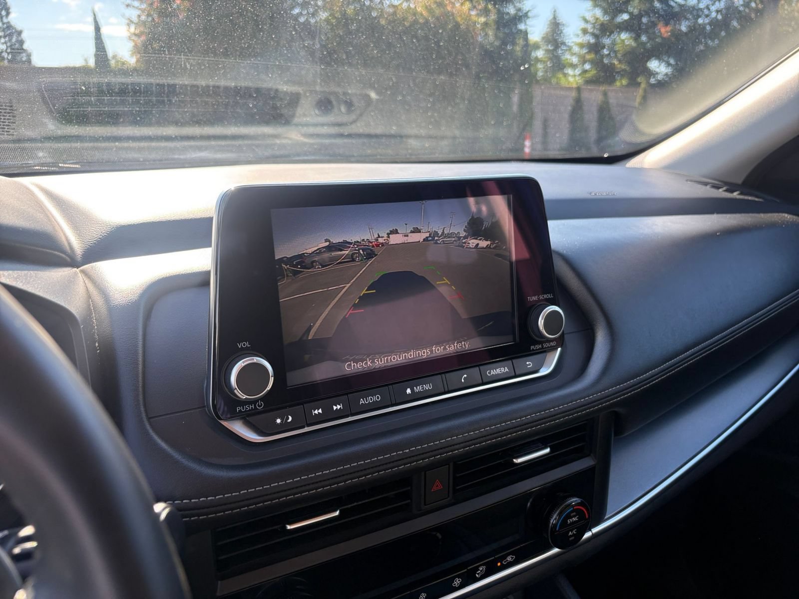 Used 2025 Nissan Rogue SV FWD image 25