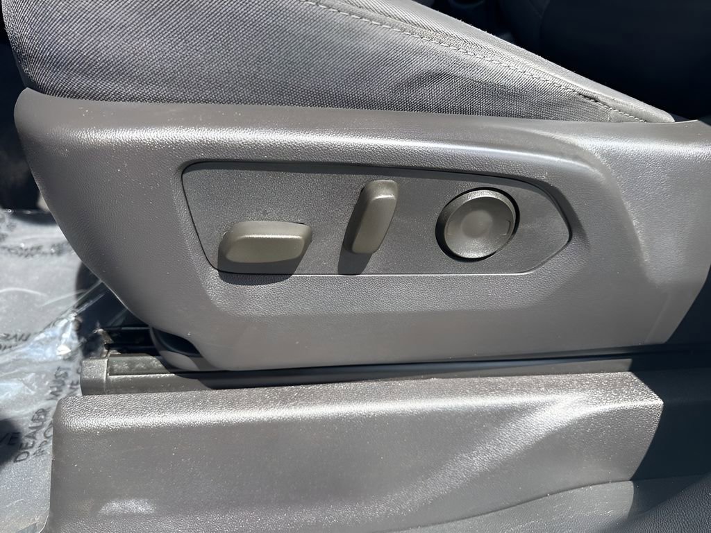 Used 2025 Chevrolet Silverado 1500 LT image 10