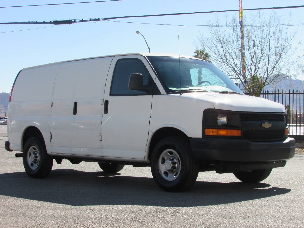 Used 2013 Chevrolet Express 2500 RWD image 2