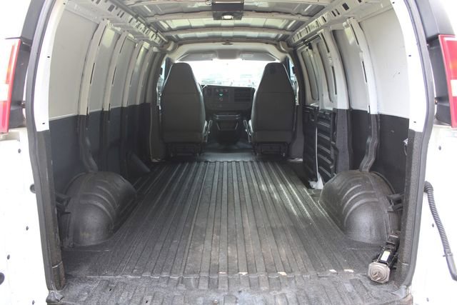 Used 2009 Chevrolet Express 2500 image 15