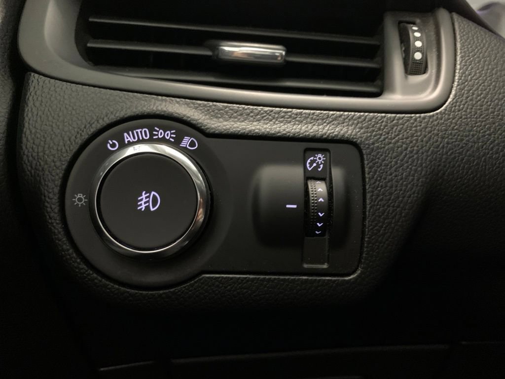 Used 2019 Buick Envision Essence FWD image 16