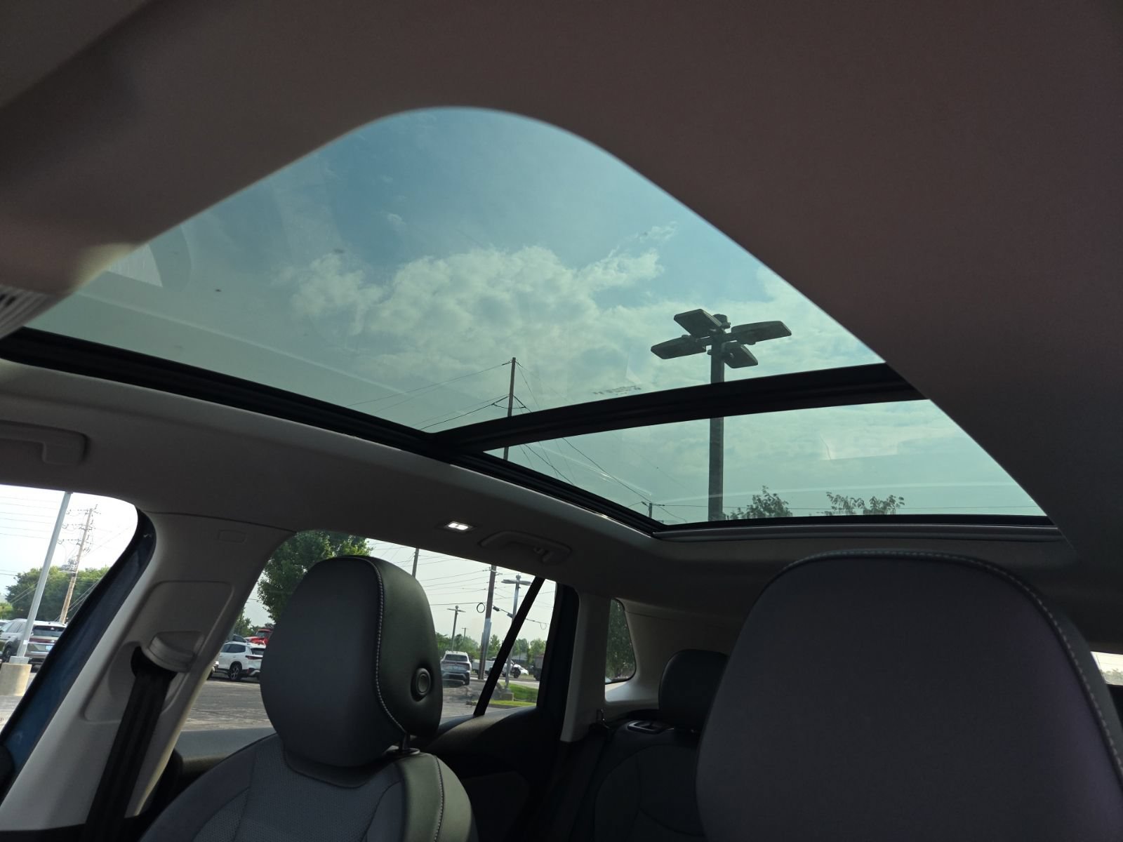 Certified 2026 Volkswagen Tiguan SE w/ Panoramic Sunroof Package FWD image 16