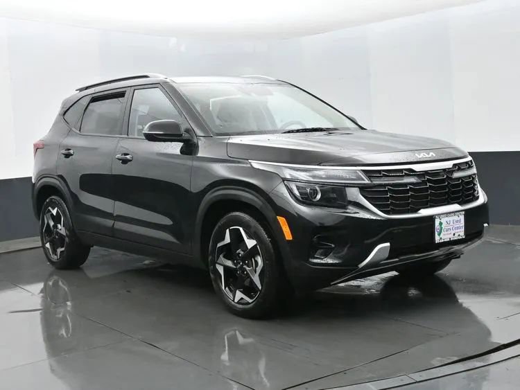 Used 2025 Kia Seltos S FWD image 2