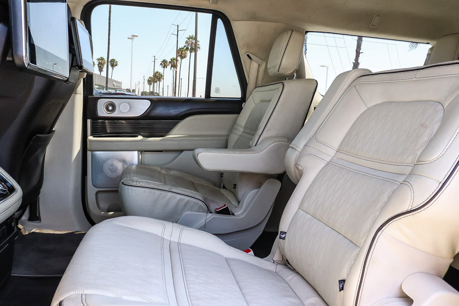 Used 2021 Lincoln Navigator L Black Label w/ Cargo Convenience Package AWD/4WD image 28