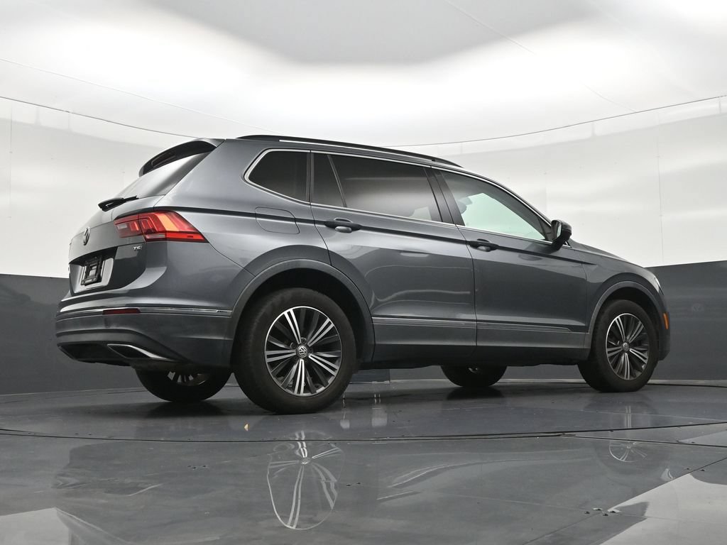 Used 2018 Volkswagen Tiguan SE w/ 18" Alloy Wheels Package FWD image 27
