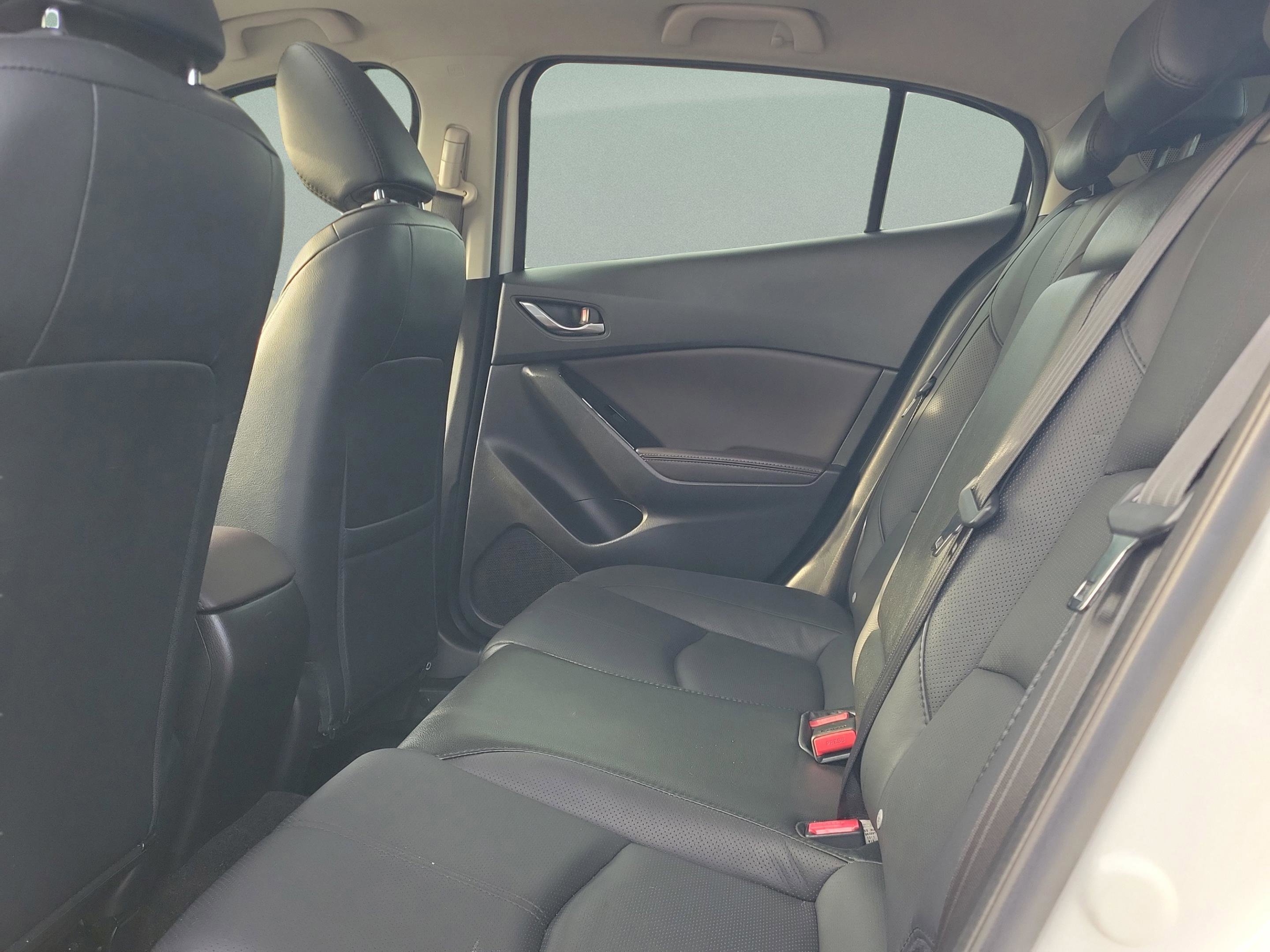 Used 2018 MAZDA MAZDA3 Grand Touring w/ Premium Equipment Package image 12