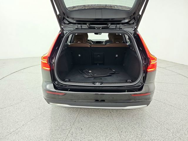 Used 2025 Volvo V60 B5 Cross Country Plus AWD/4WD image 19