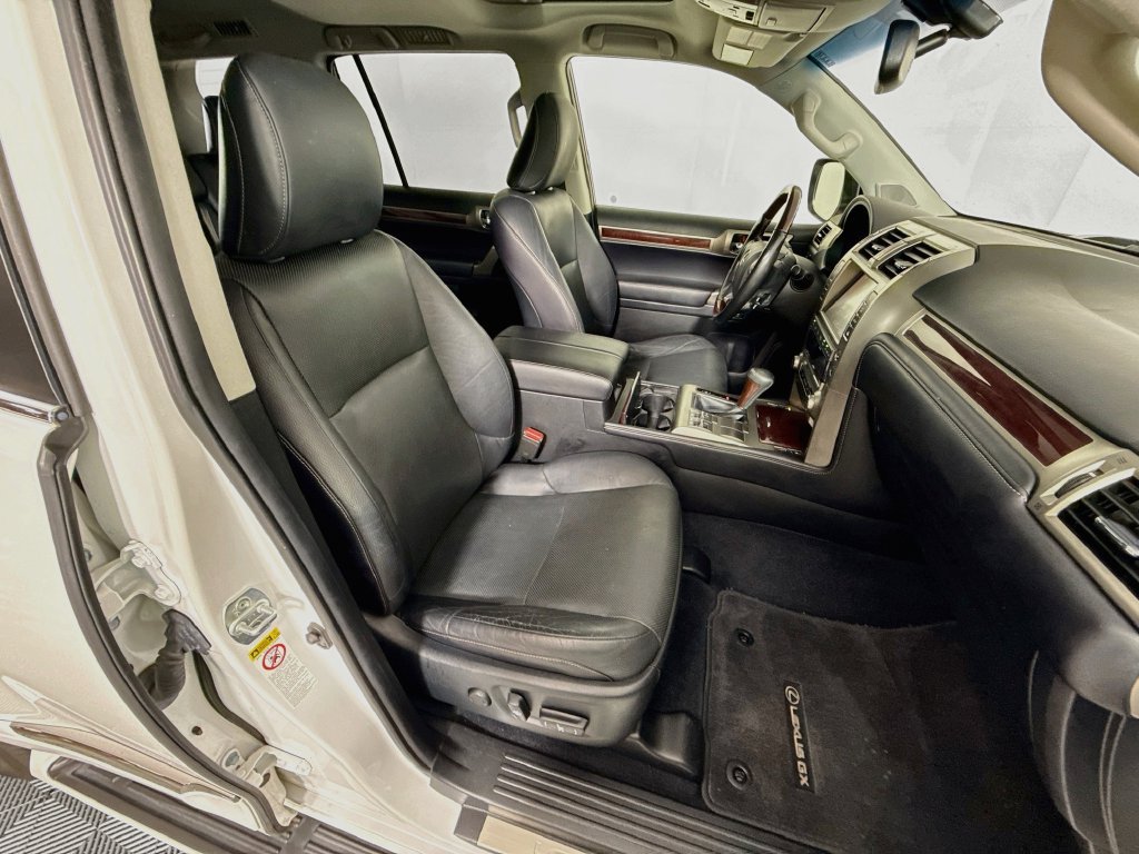 Used 2018 Lexus GX 460 Premium w/ Premium Package AWD/4WD image 29