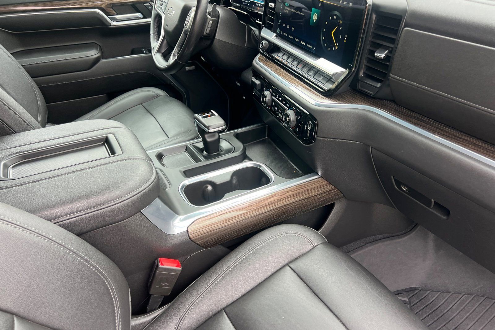 Used 2022 Chevrolet Silverado 1500 LT Trail Boss w/ LT Trail Boss Premium Package AWD/4WD image 15