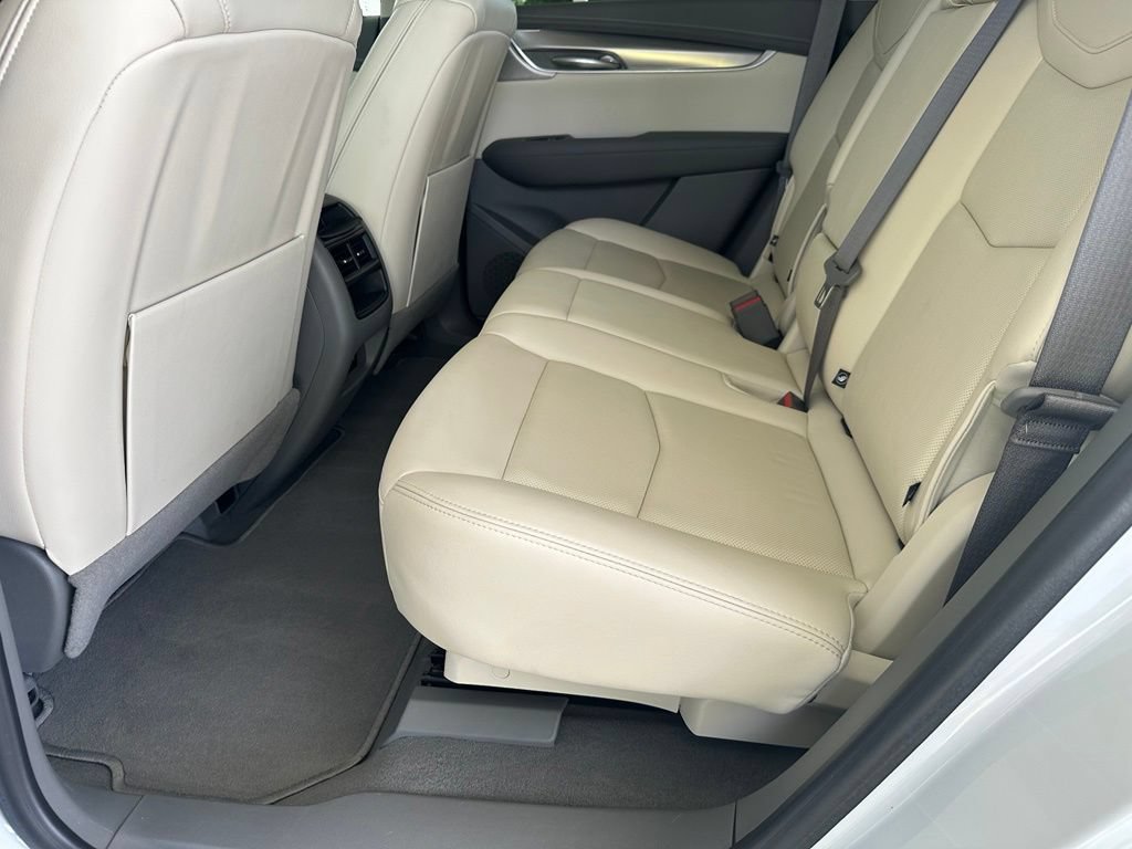 Certified 2022 Cadillac XT5 Premium Luxury w/ Technology Package FWD image 32