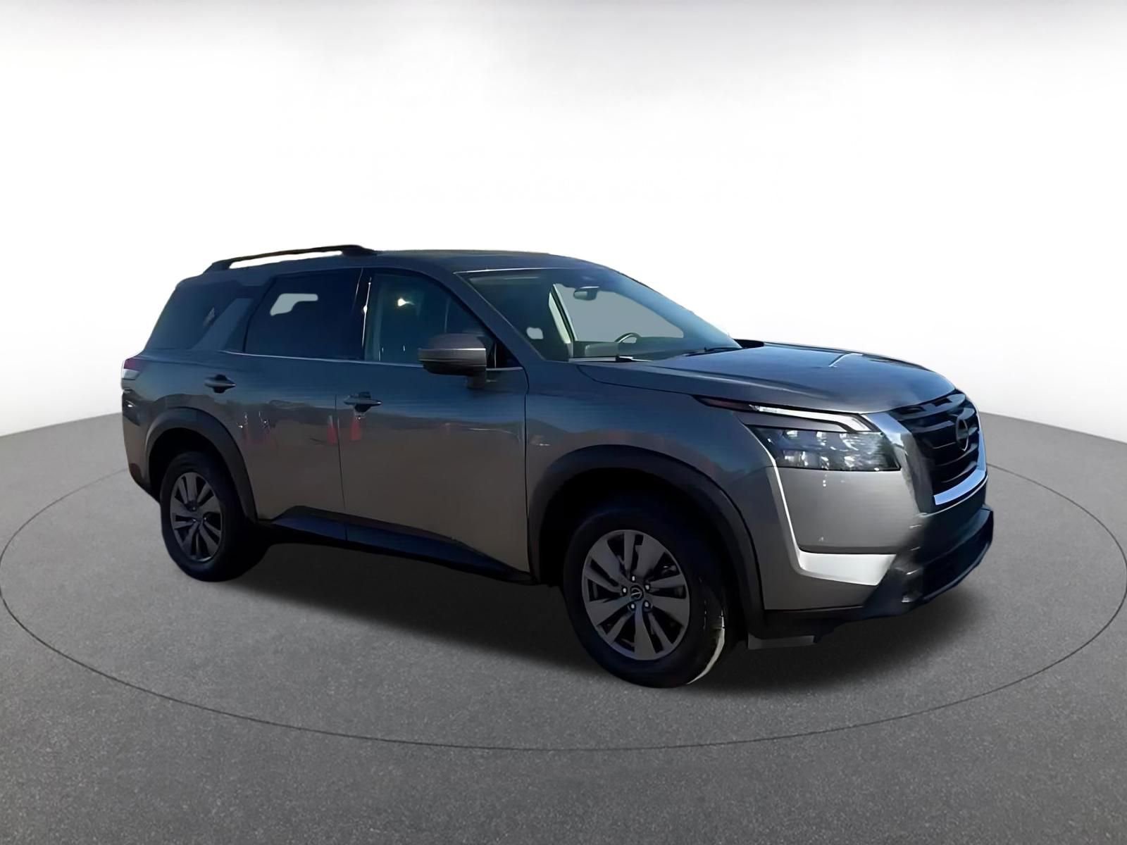 Used 2025 Nissan Pathfinder SV AWD/4WD image 2