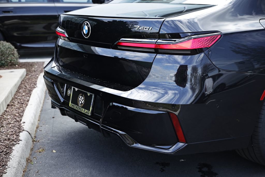 New 2026 BMW 740i w/ Executive Package image 9