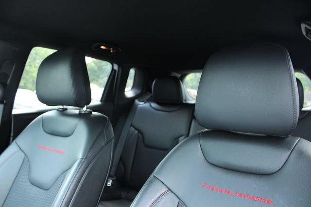 Used 2025 Jeep Compass Trailhawk w/ Trailhawk Convenience Group AWD/4WD image 14