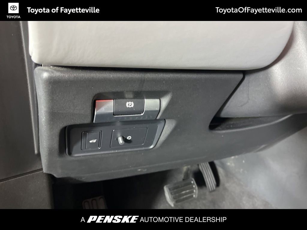 Used 2021 Land Rover Range Rover Evoque SE image 28