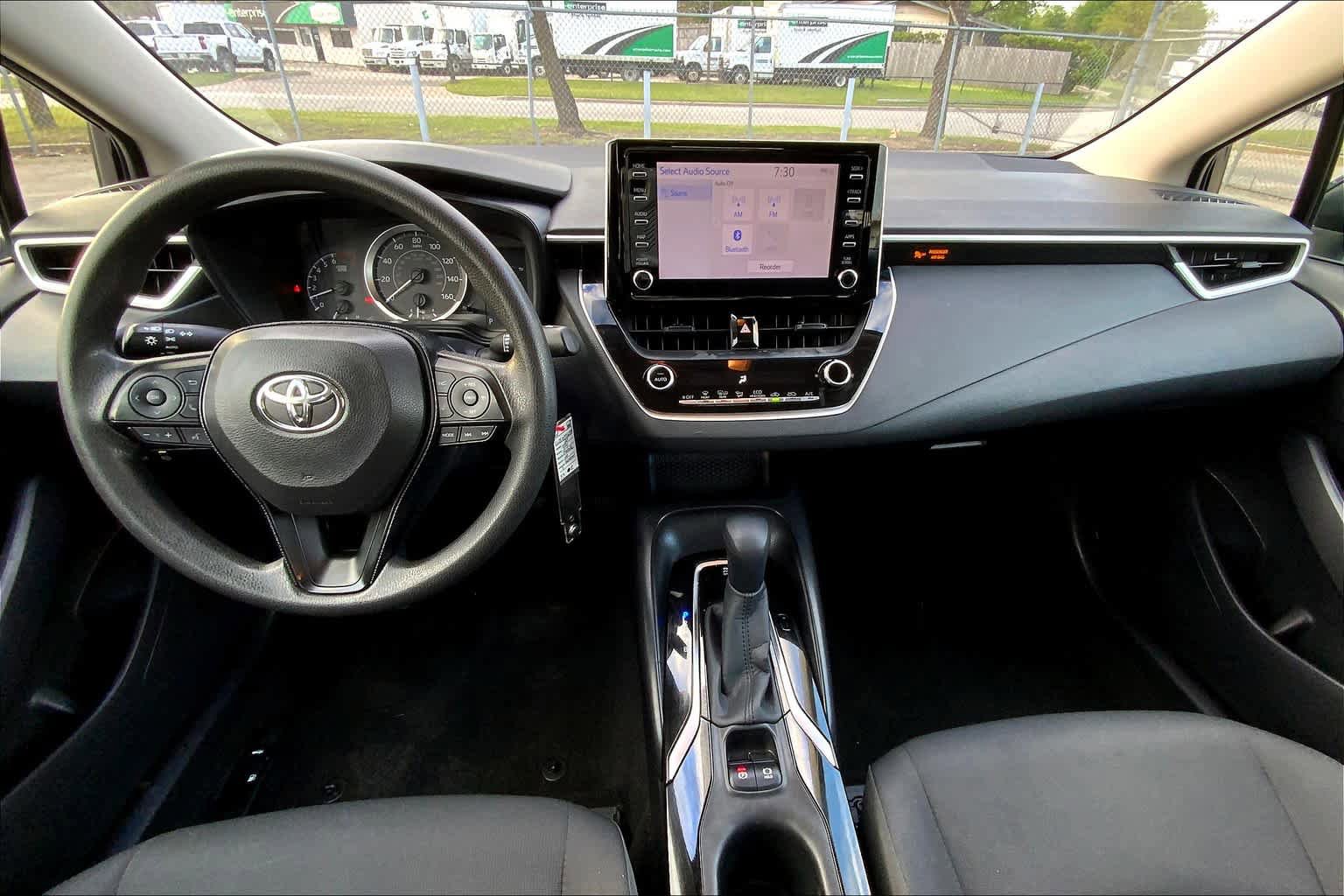 Used 2020 Toyota Corolla LE FWD image 15