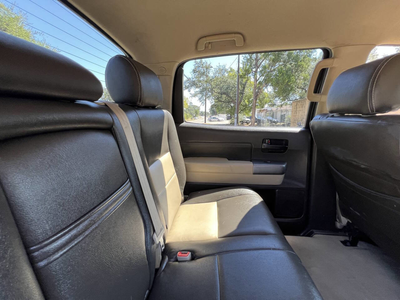 Used 2010 Toyota Tundra 4x4 CrewMax image 33