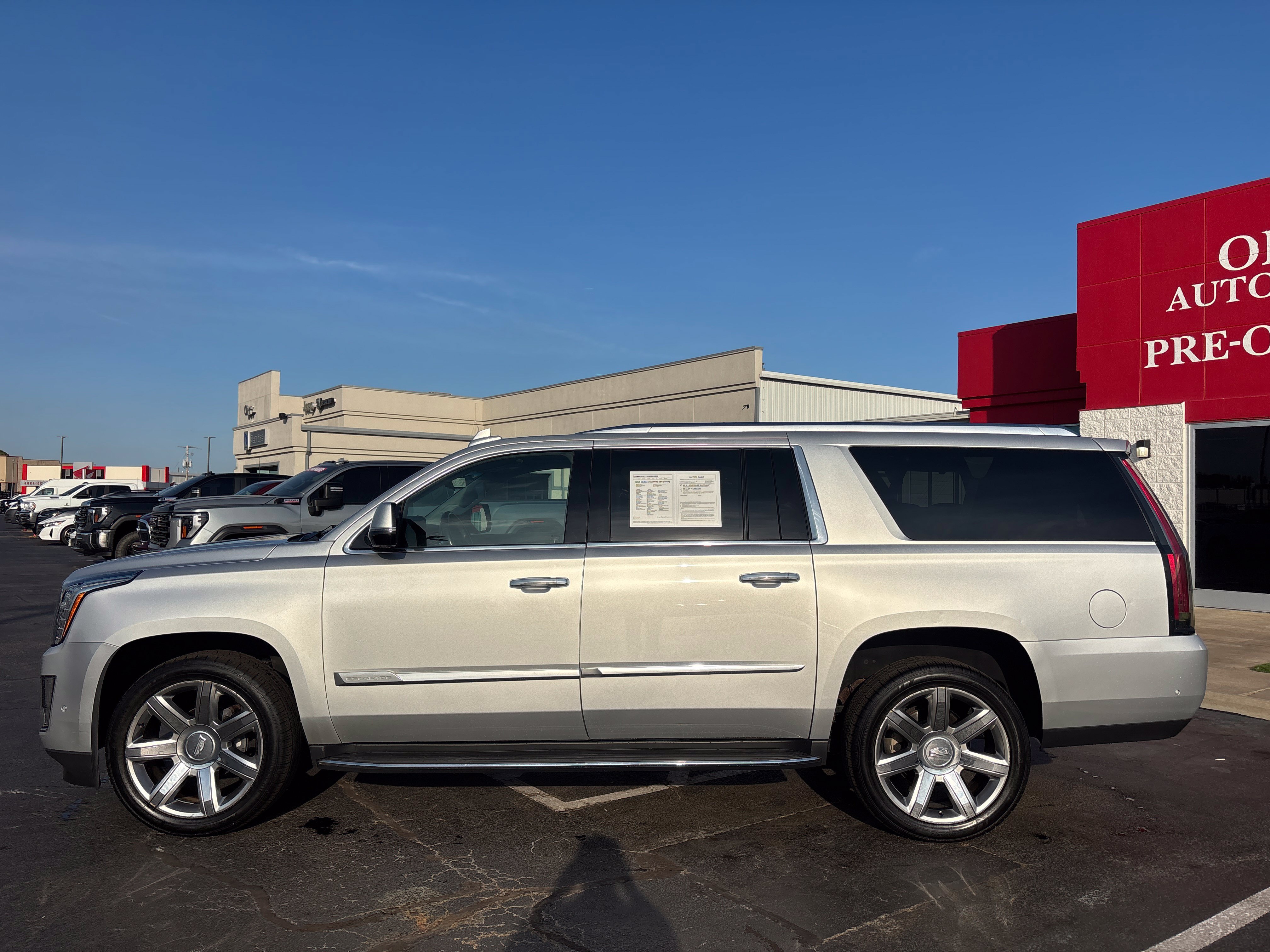 Used 2019 Cadillac Escalade ESV Luxury AWD/4WD image 27