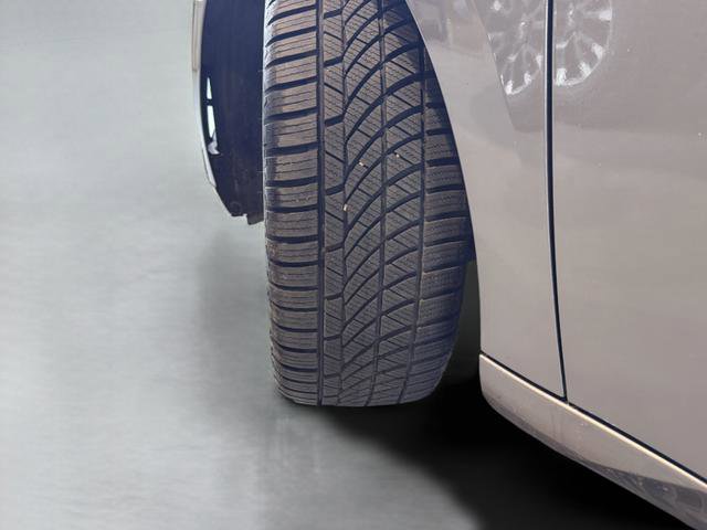 Used 2022 Hyundai Elantra SEL w/ Convenience + Premium Package image 11