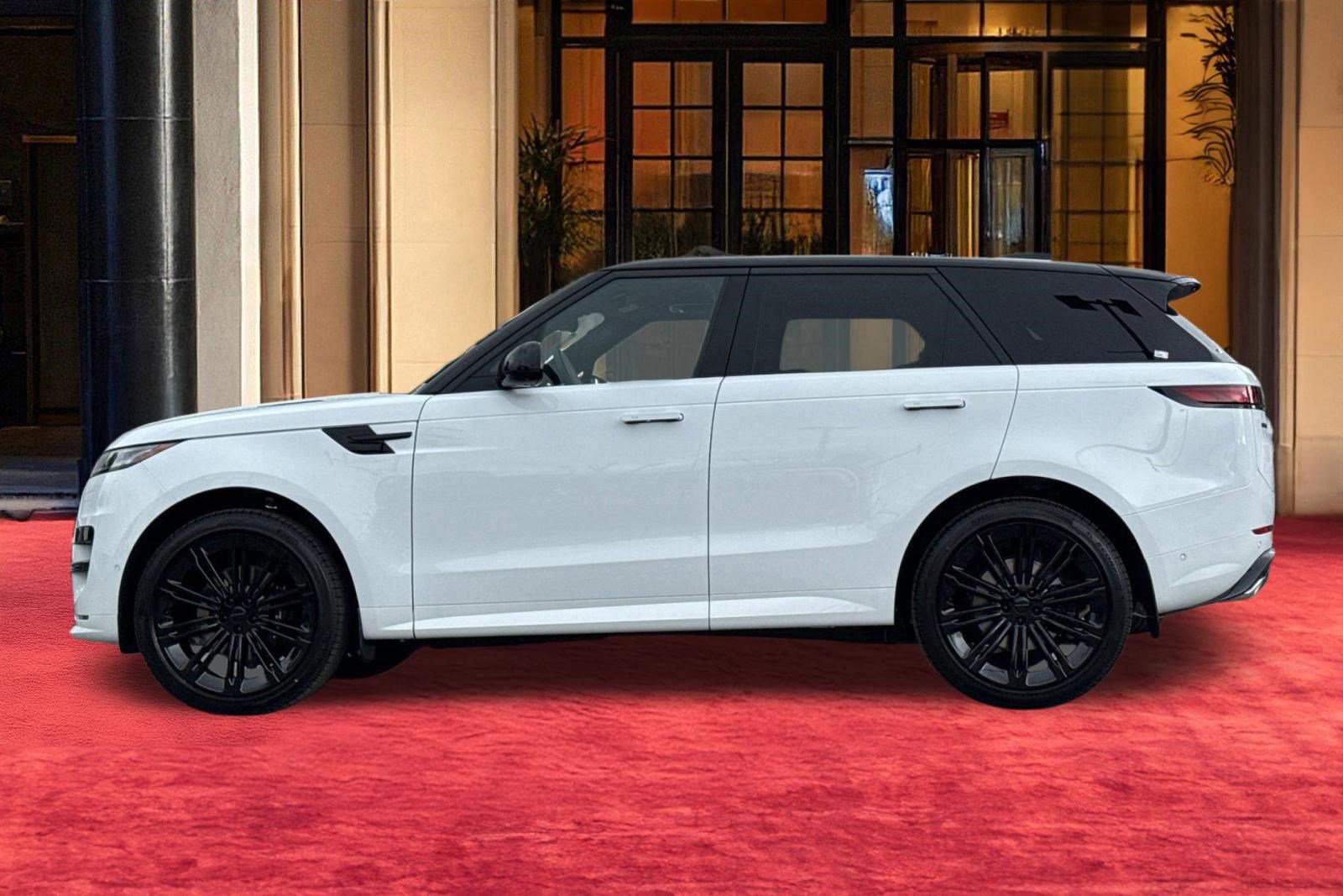 New 2026 Land Rover Range Rover Sport Dynamic SE AWD/4WD image 2