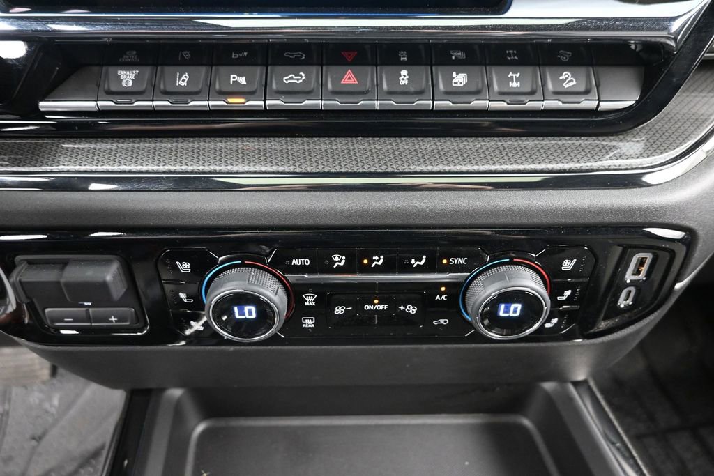 Used 2024 Chevrolet Silverado 2500 ZR2 w/ Technology Package AWD/4WD image 18