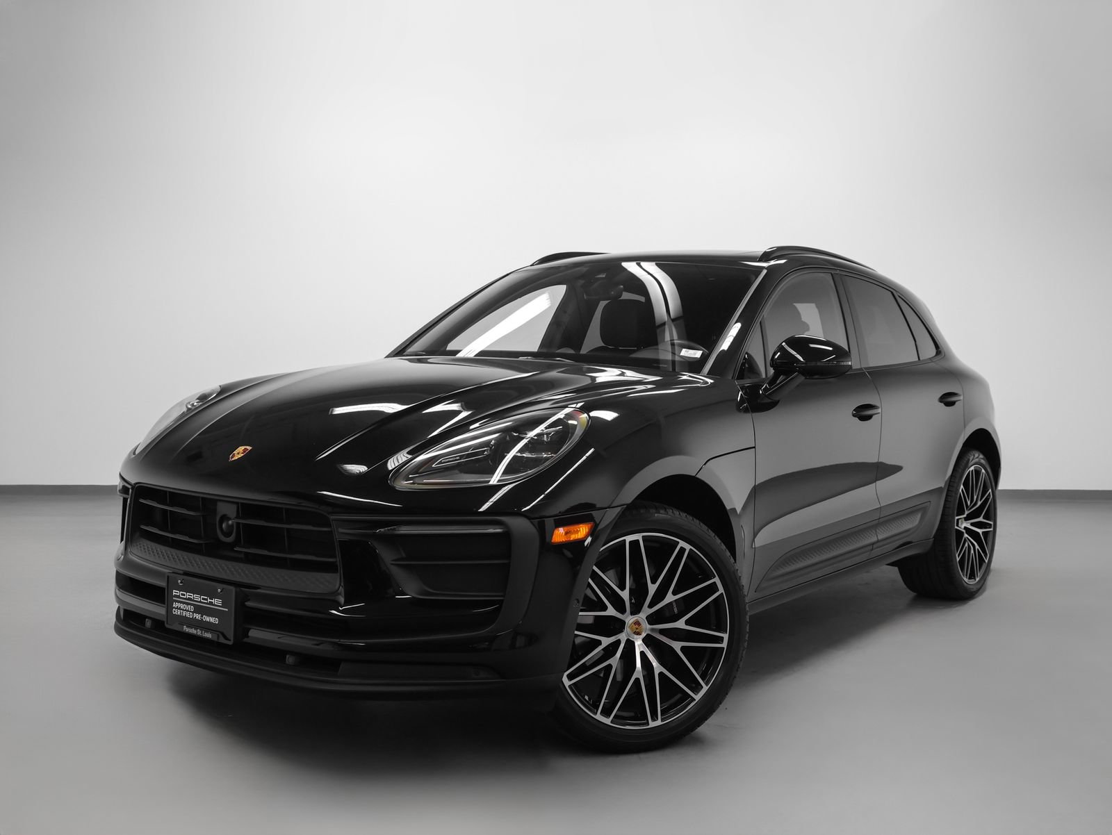 Certified 2023 Porsche Macan image 1