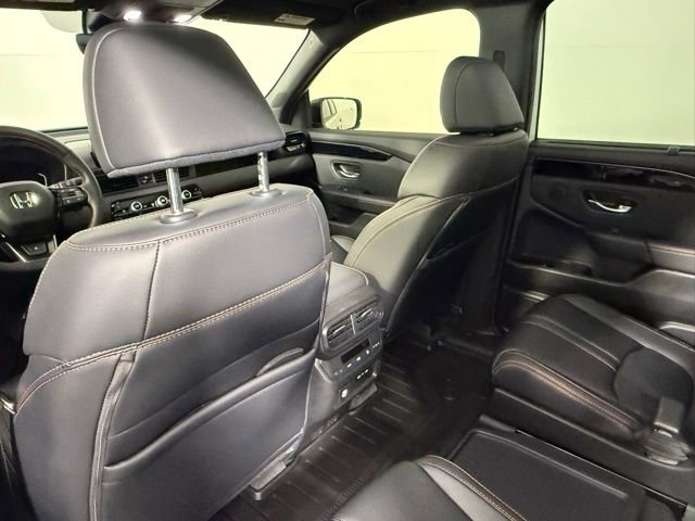 Used 2025 Honda Pilot TrailSport image 32