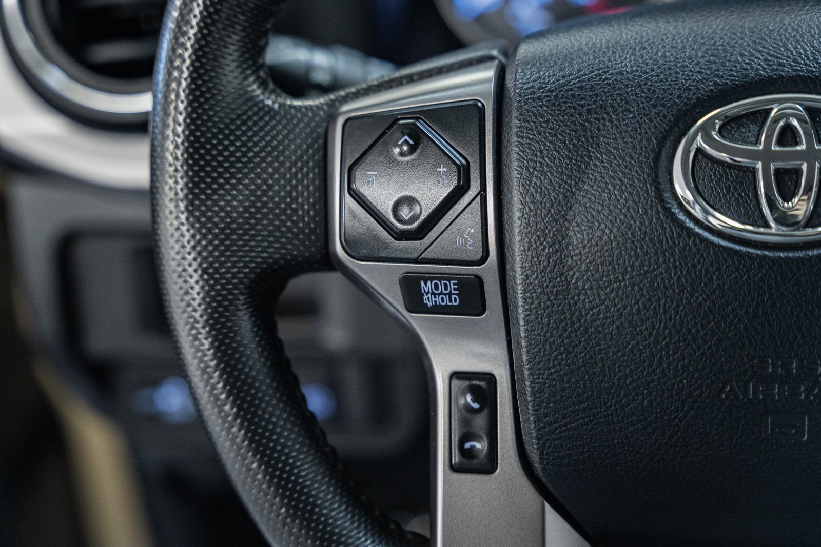 Used 2018 Toyota Tacoma SR5 AWD/4WD image 40