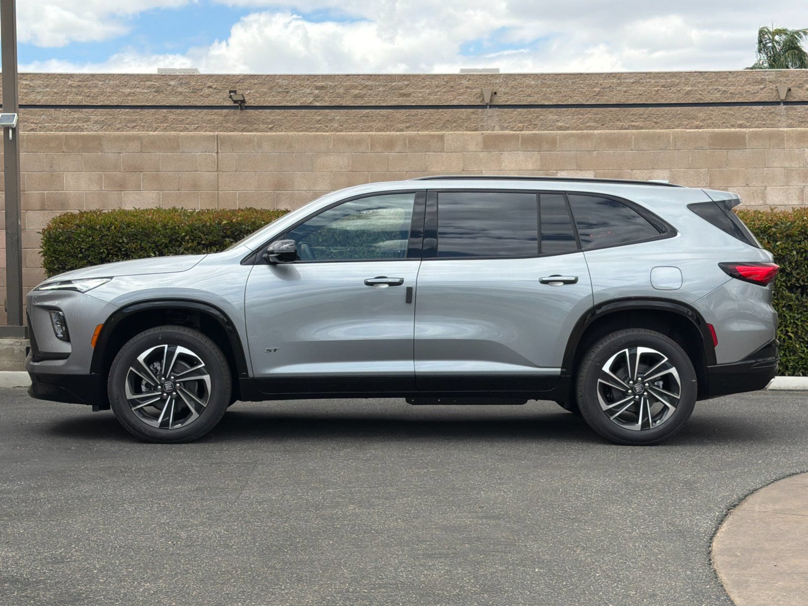 New 2026 Buick Enclave Sport Touring w/ Power Package FWD image 7