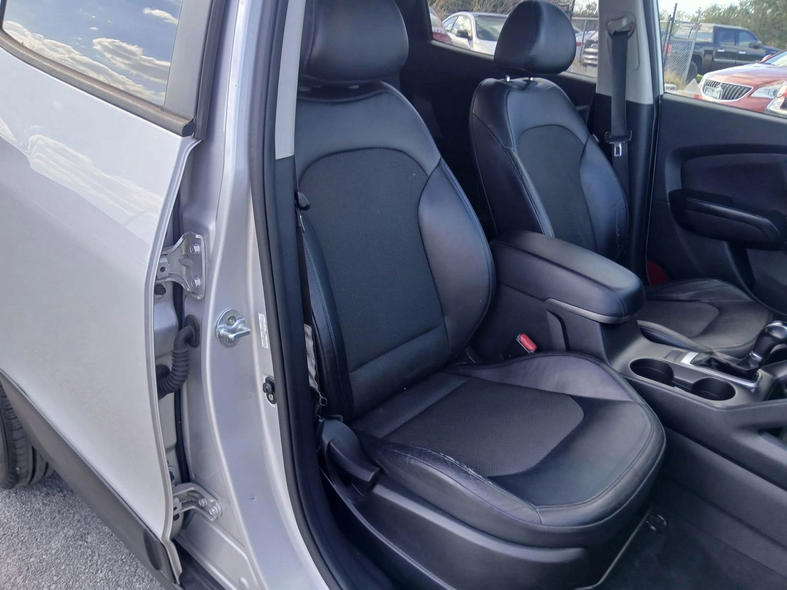 Used 2015 Hyundai Tucson SE image 18