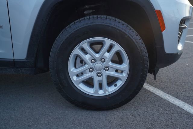 Used 2025 Jeep Grand Cherokee Laredo w/ Luxury Tech Group I image 43