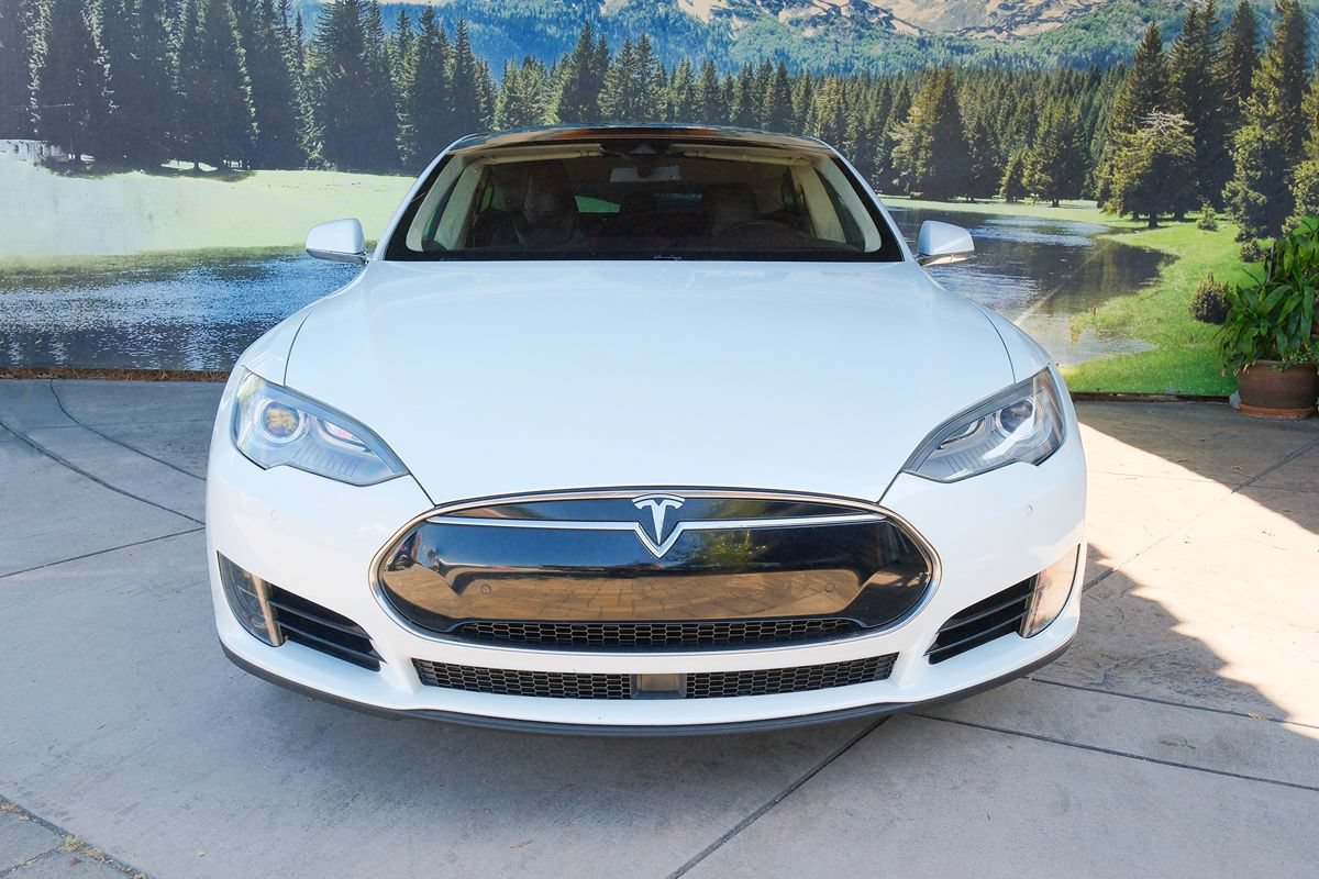 Used 2015 Tesla Model S 70 RWD image 2