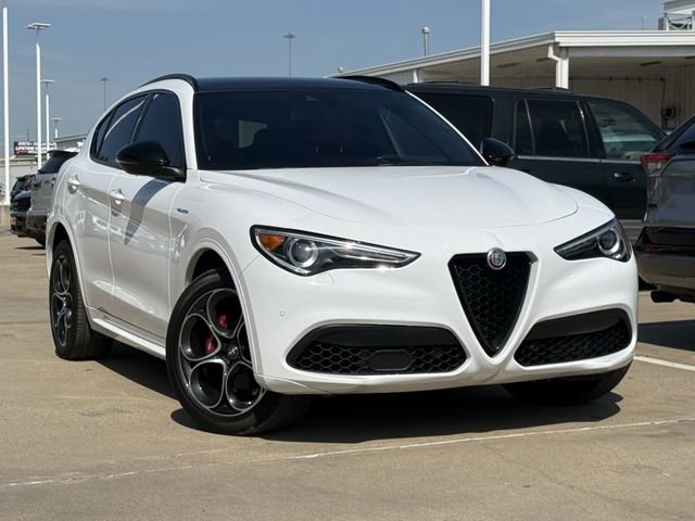 Used 2022 Alfa Romeo Stelvio Veloce AWD/4WD image 2