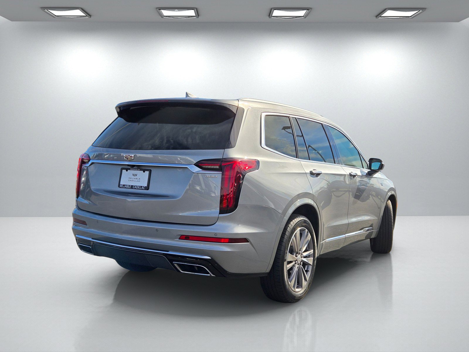Certified 2025 Cadillac XT6 Premium Luxury image 4