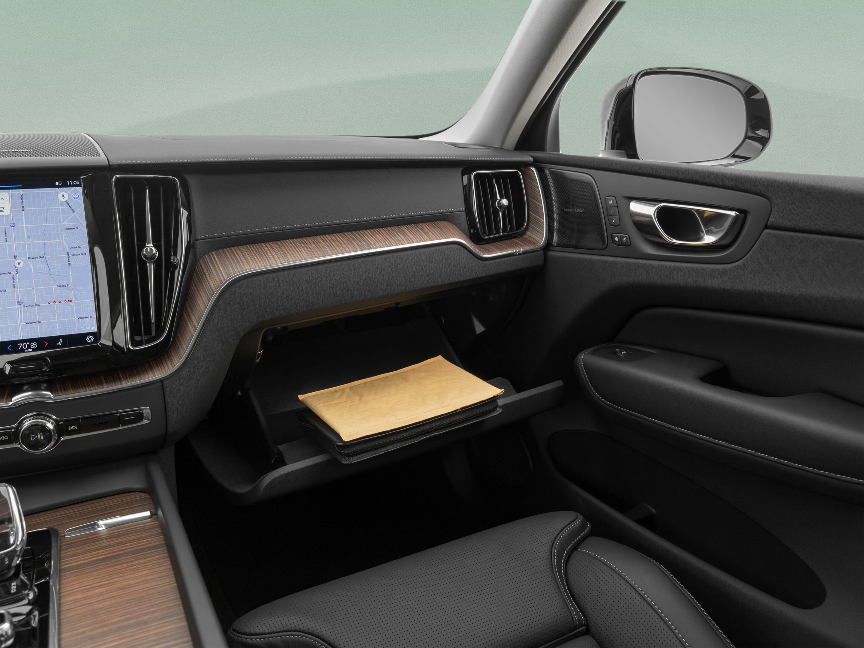 Used 2023 Volvo XC60 B5 Ultimate w/ Climate Package FWD image 33