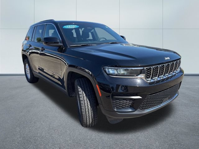 Used 2024 Jeep Grand Cherokee Laredo w/ Trailer Tow Package AWD/4WD image 5