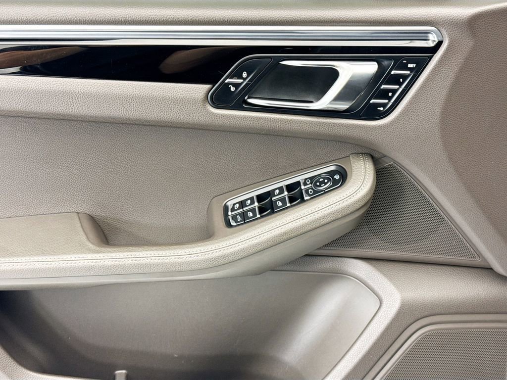 Used 2015 Porsche Macan S AWD/4WD image 20