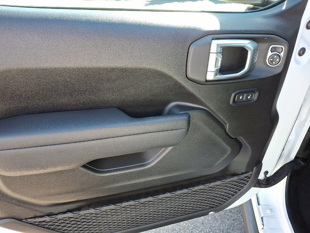 Certified 2025 Jeep Wrangler Unlimited Sport AWD/4WD image 2