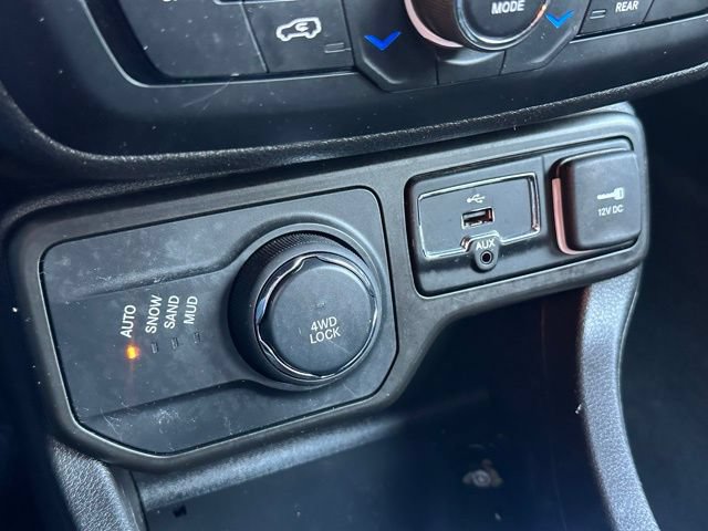 Used 2020 Jeep Renegade Latitude AWD/4WD image 9